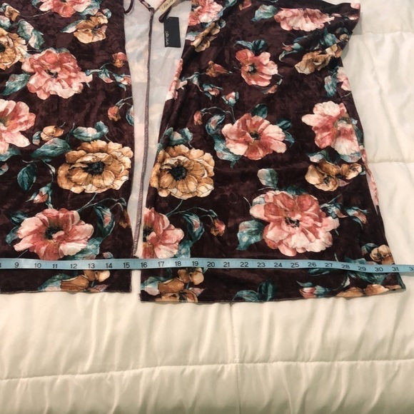 NWT Chloe & Katie open shawl with flowers - Picture 2 of 7